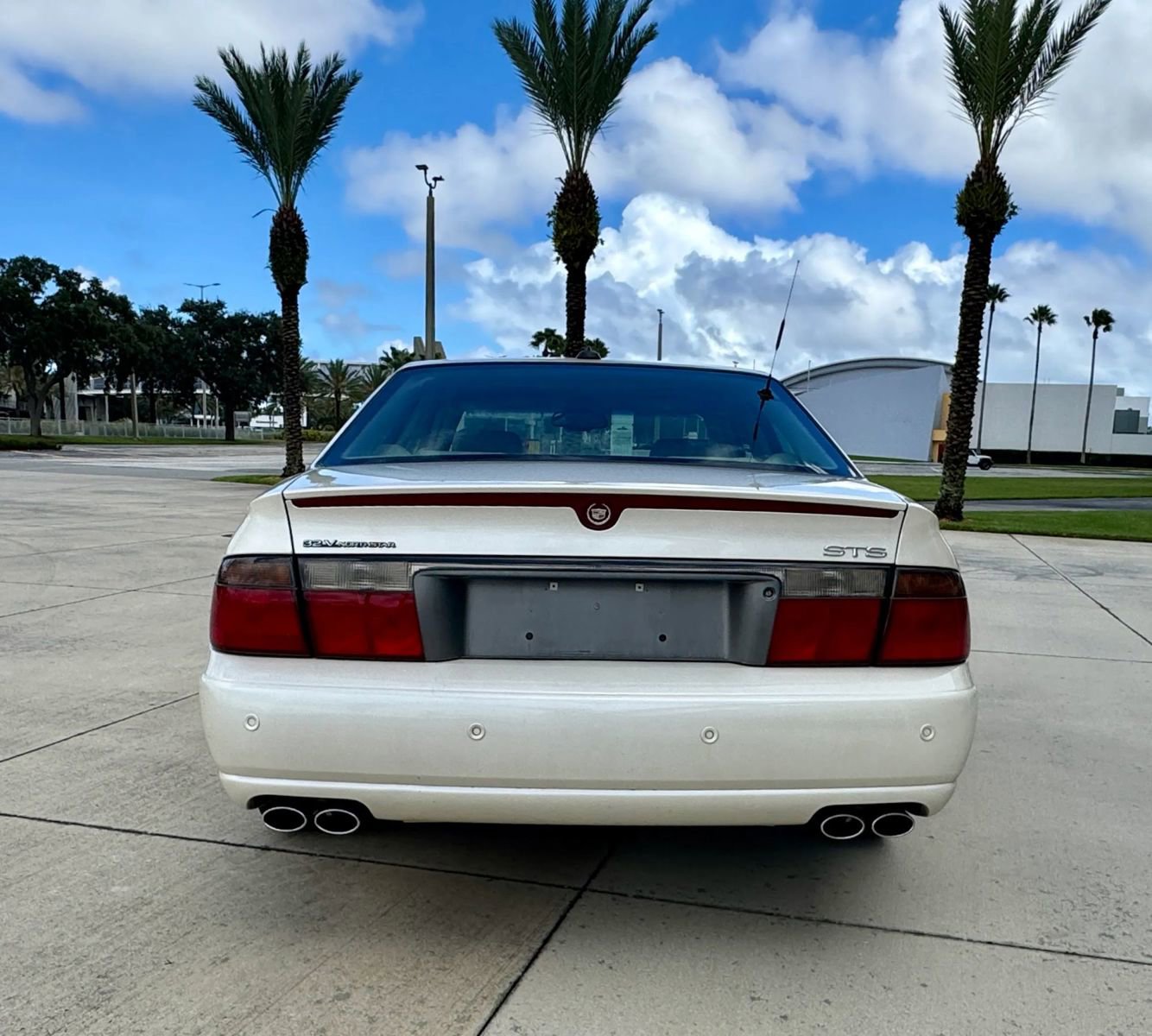 Used 2003 Cadillac Seville STS w/ Preferred Equipment Group FWD image 4