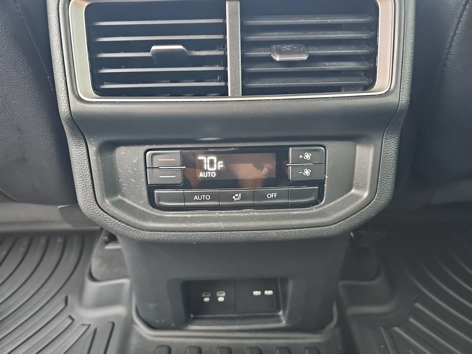 Used 2024 Volkswagen Atlas SE FWD image 27