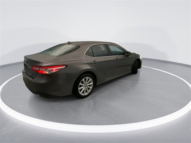 Used 2020 Toyota Camry LE image 4