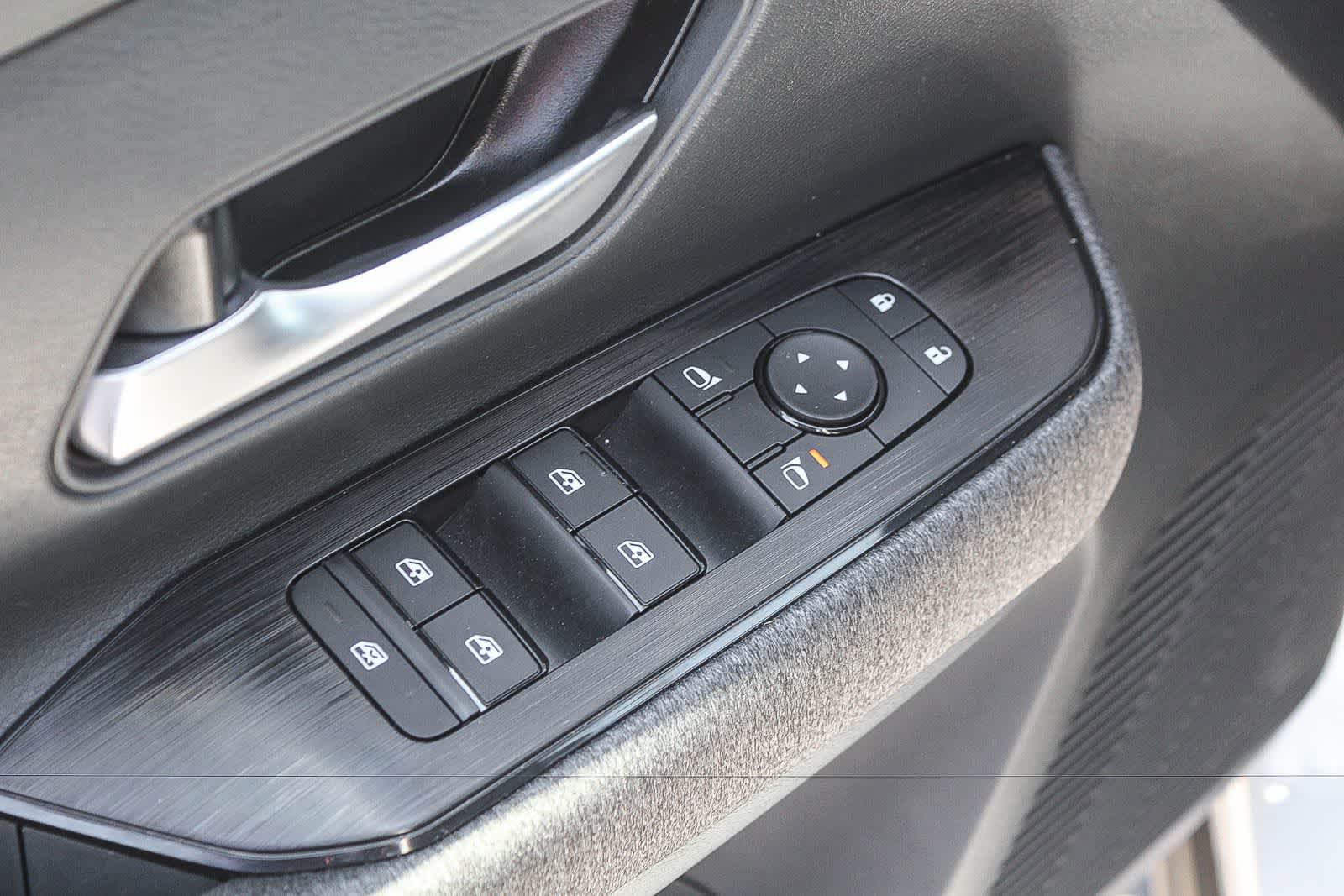 Used 2025 Nissan Kicks SV FWD image 26