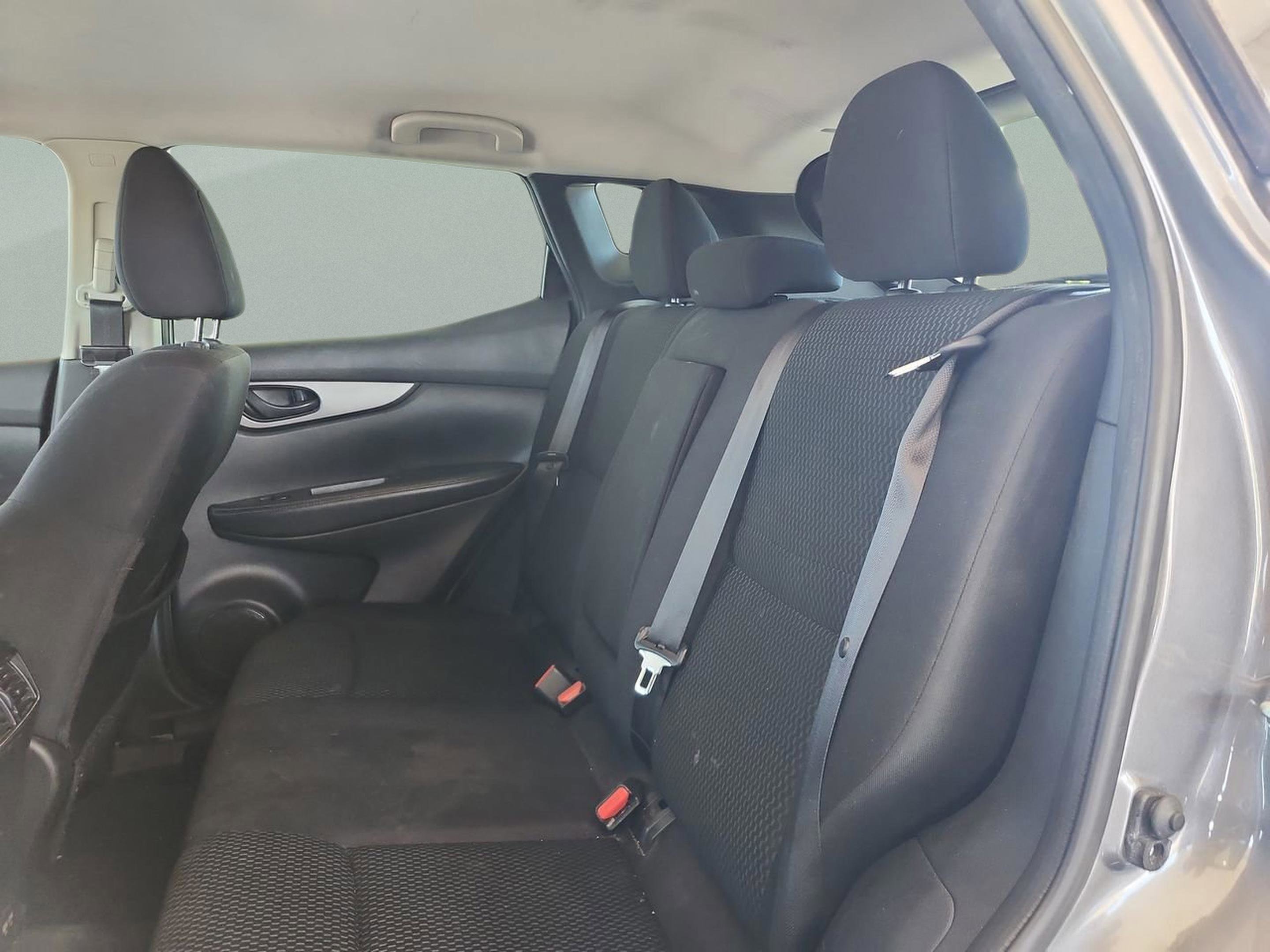Used 2018 Nissan Rogue Sport S w/ S Appearance Package FWD image 17