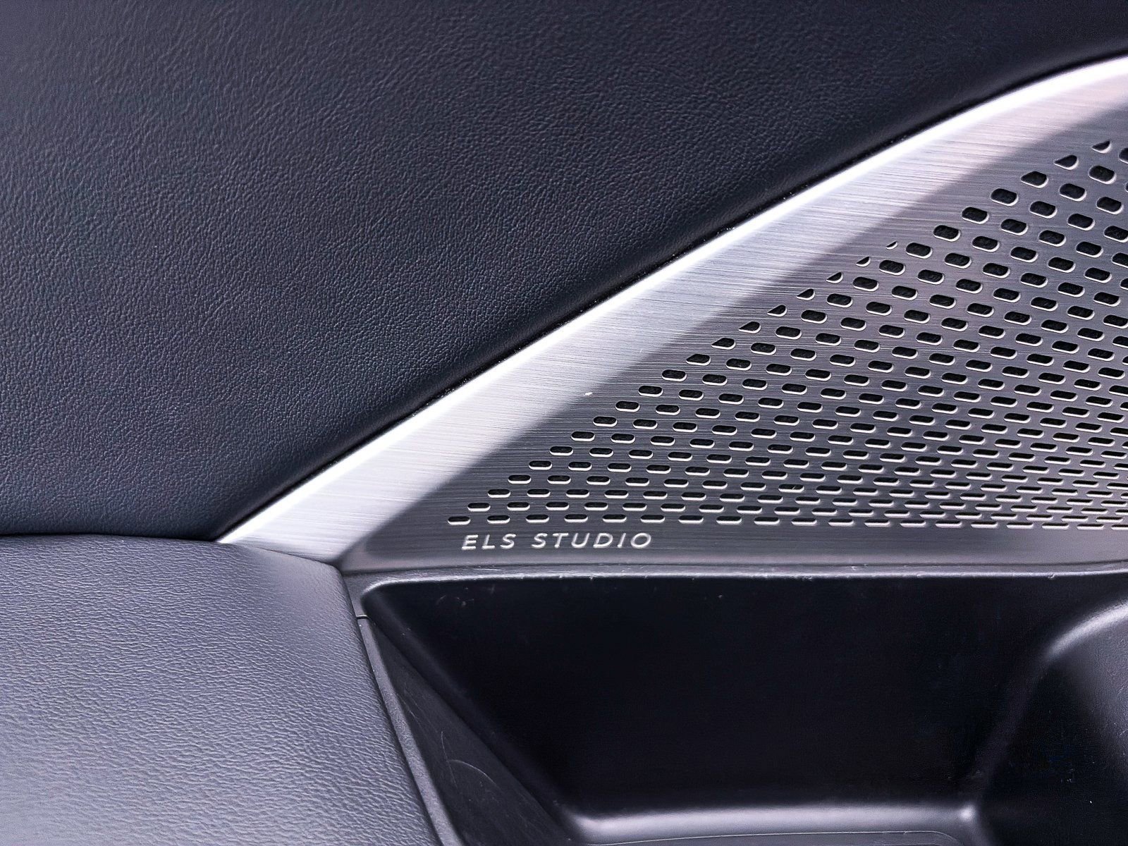 Used 2023 Acura MDX FWD w/ Technology Package image 5