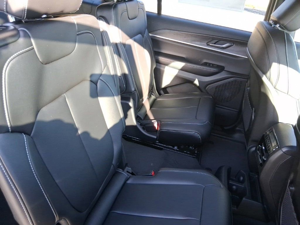 New 2025 Jeep Grand Cherokee L Limited w/ Trailer Tow Package image 16