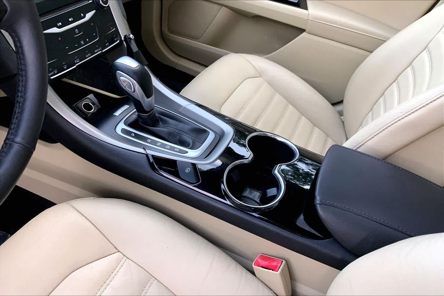 Used 2014 Ford Fusion SE w/ Equipment Group 202A FWD image 15