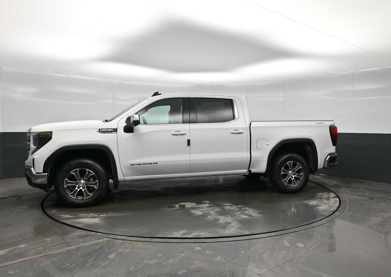 New 2026 GMC Sierra 1500 SLE w/ Preferred Package AWD/4WD image 5
