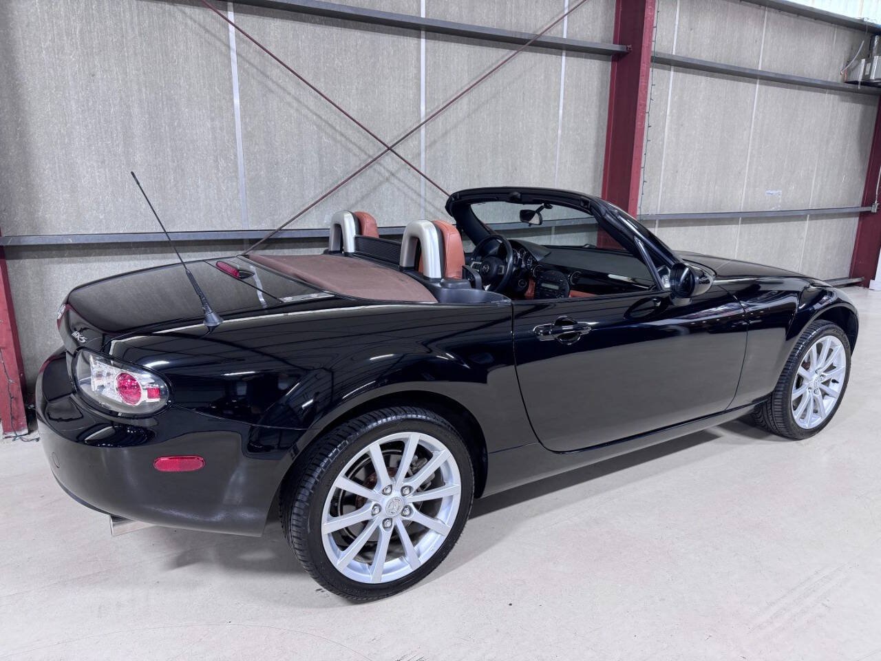 Used 2006 MAZDA MX-5 Miata Grand Touring RWD image 37