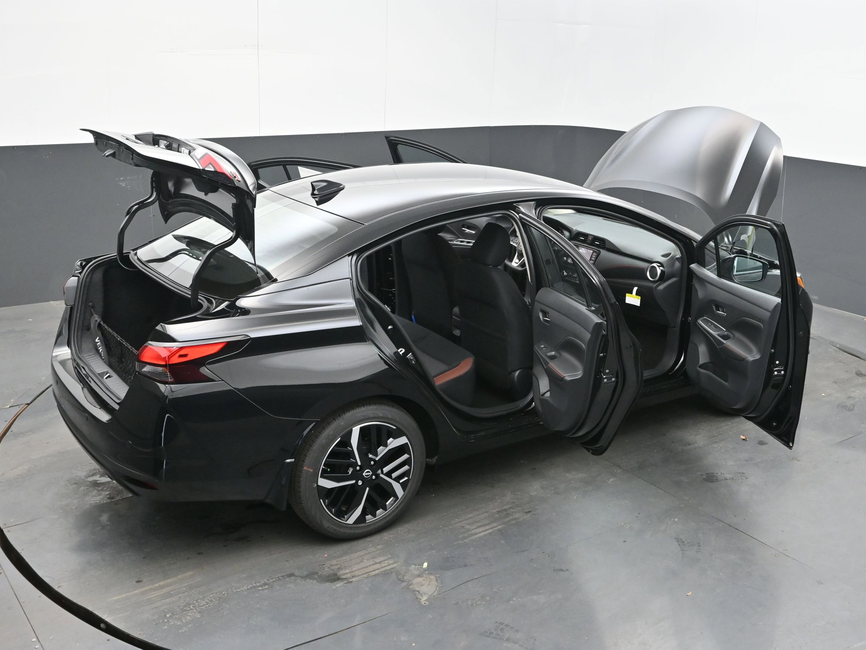 New 2025 Nissan Versa SR image 43