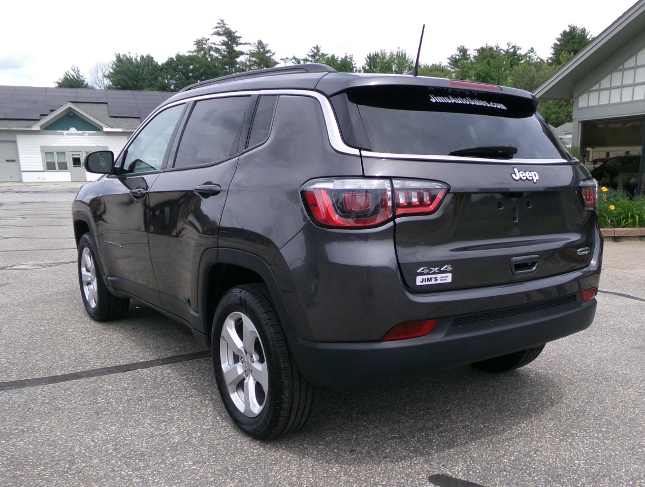 Used 2020 Jeep Compass Latitude w/ Cold Weather Group AWD/4WD image 4
