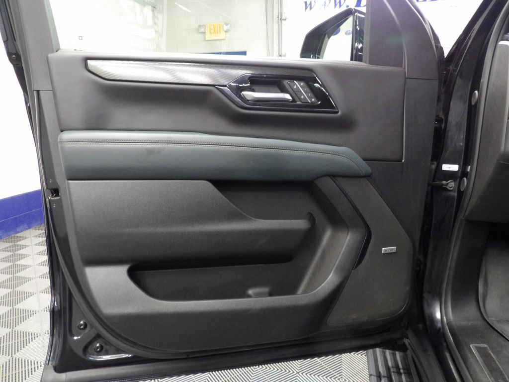 Used 2025 GMC Yukon XL AT4 AWD/4WD image 54
