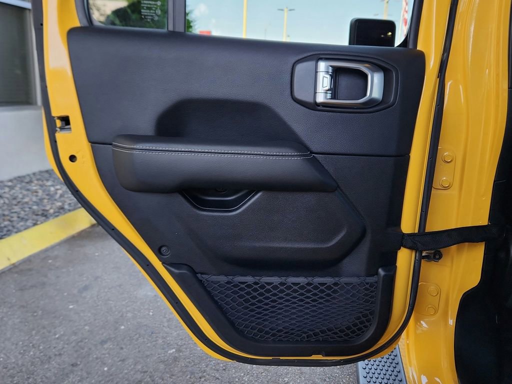 Used 2019 Jeep Wrangler Unlimited Sahara w/ Uconnect 4C Nav & Sound Group AWD/4WD image 22