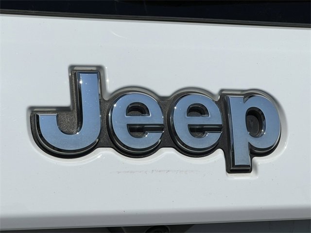 Used 2021 Jeep Grand Cherokee Laredo image 42