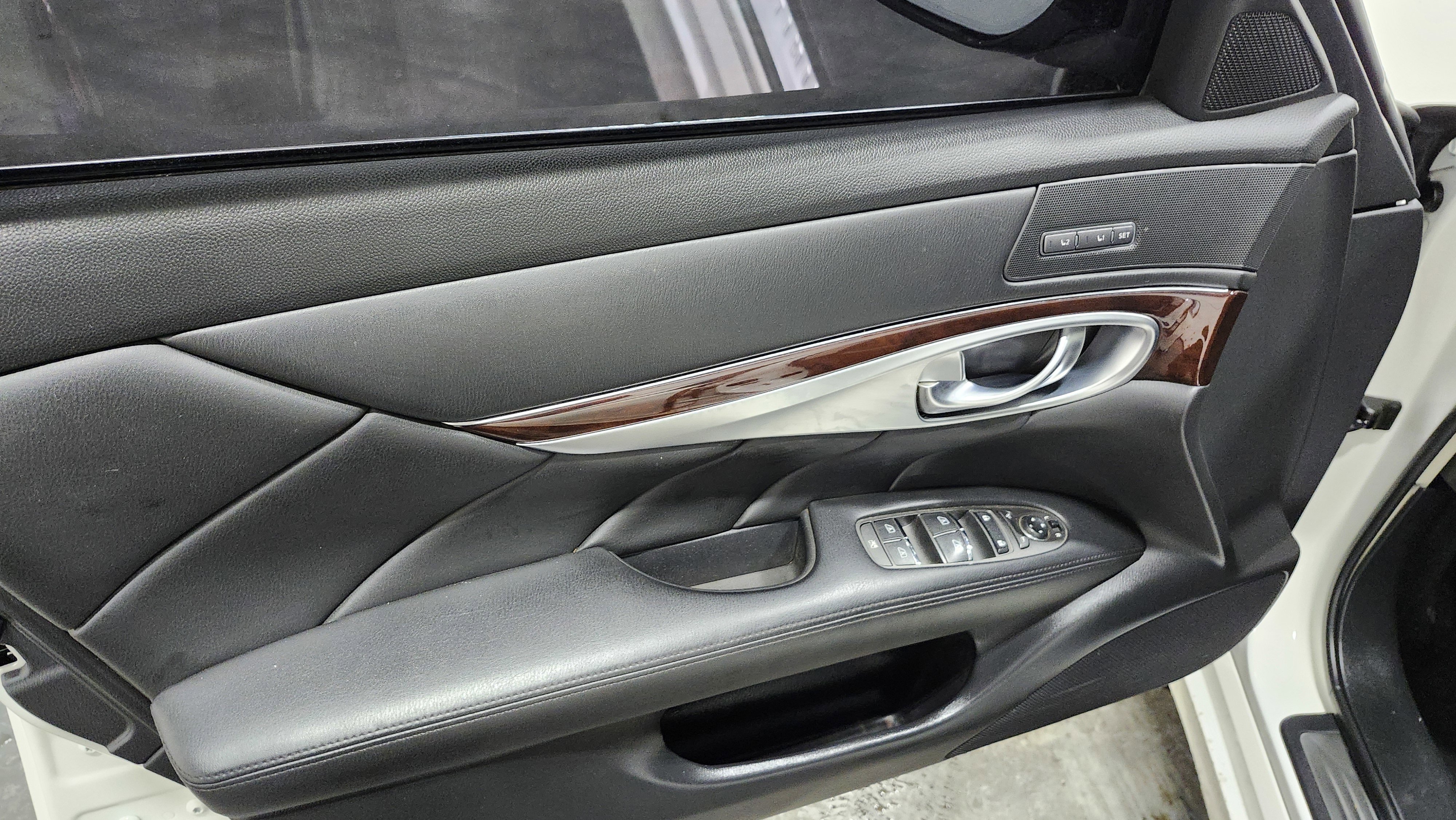 Used 2019 INFINITI Q70 Luxe image 26