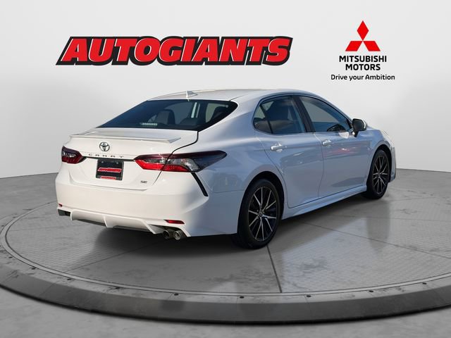 Used 2023 Toyota Camry SE image 2