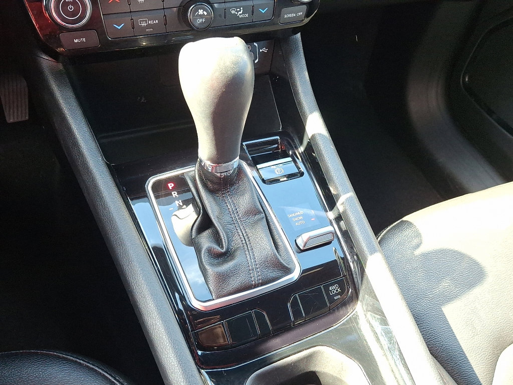 Used 2024 Jeep Compass Limited image 30