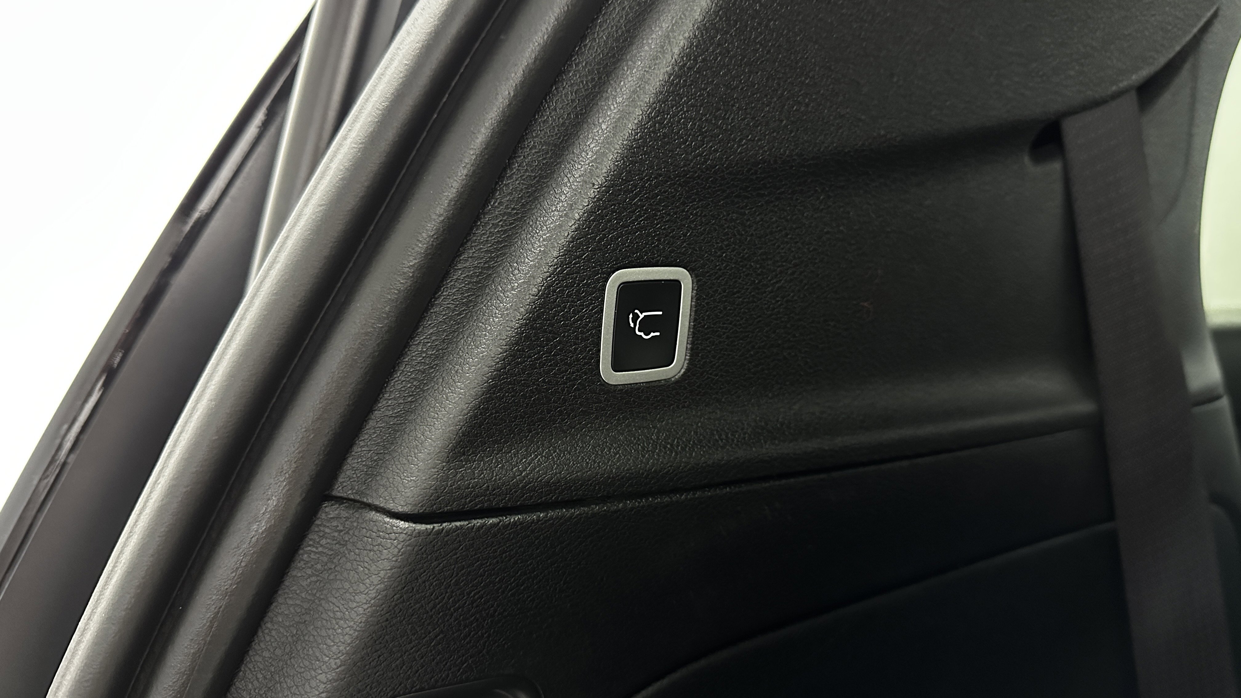 Used 2025 Chrysler Pacifica Select image 32