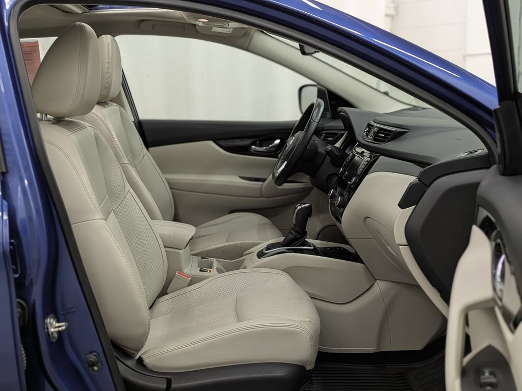 Used 2021 Nissan Rogue Sport SV AWD/4WD image 21