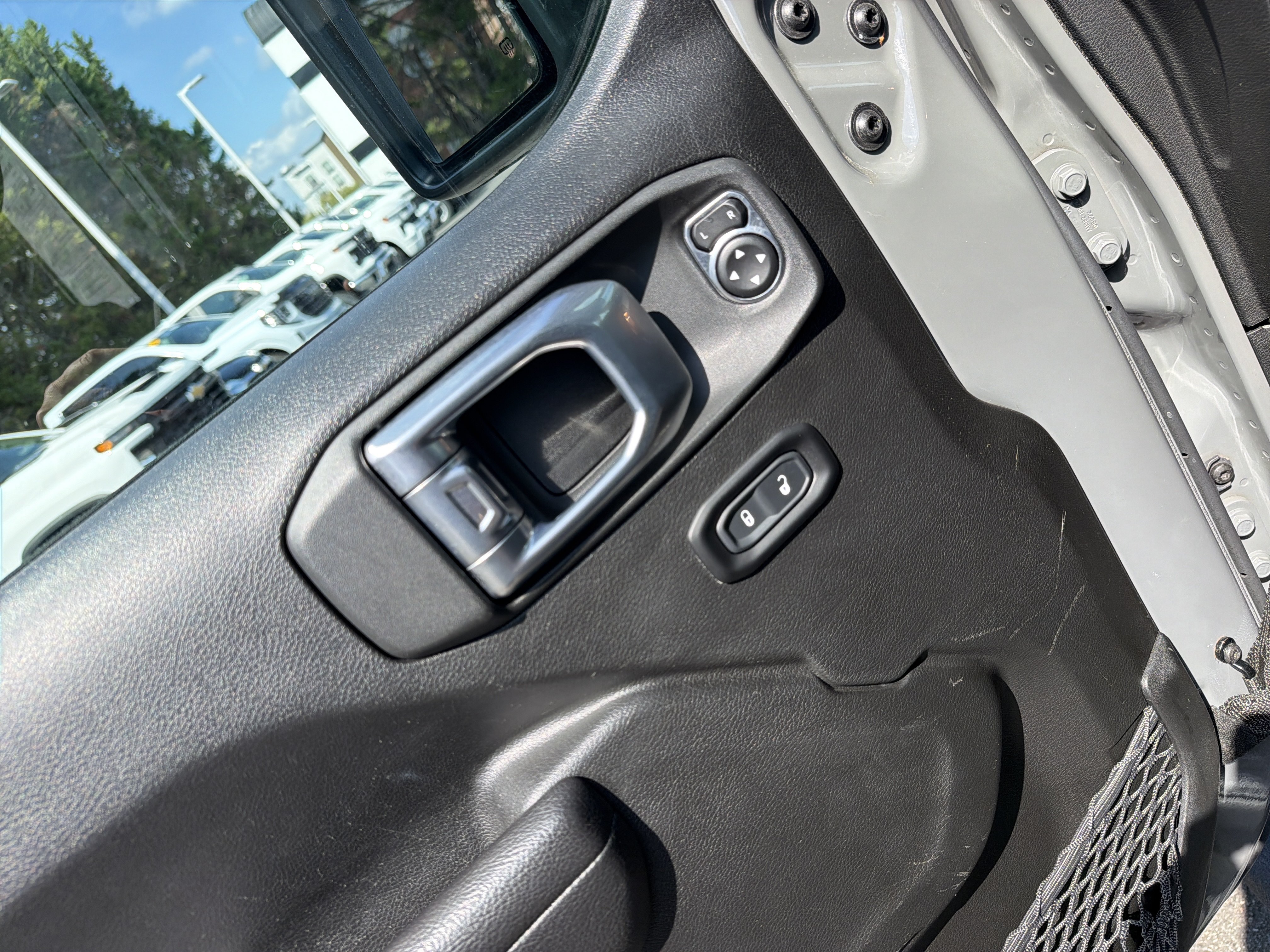 Used 2023 Jeep Gladiator Mojave AWD/4WD image 15