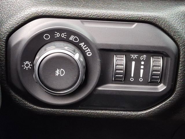 Used 2020 Jeep Wrangler Unlimited Sahara image 31