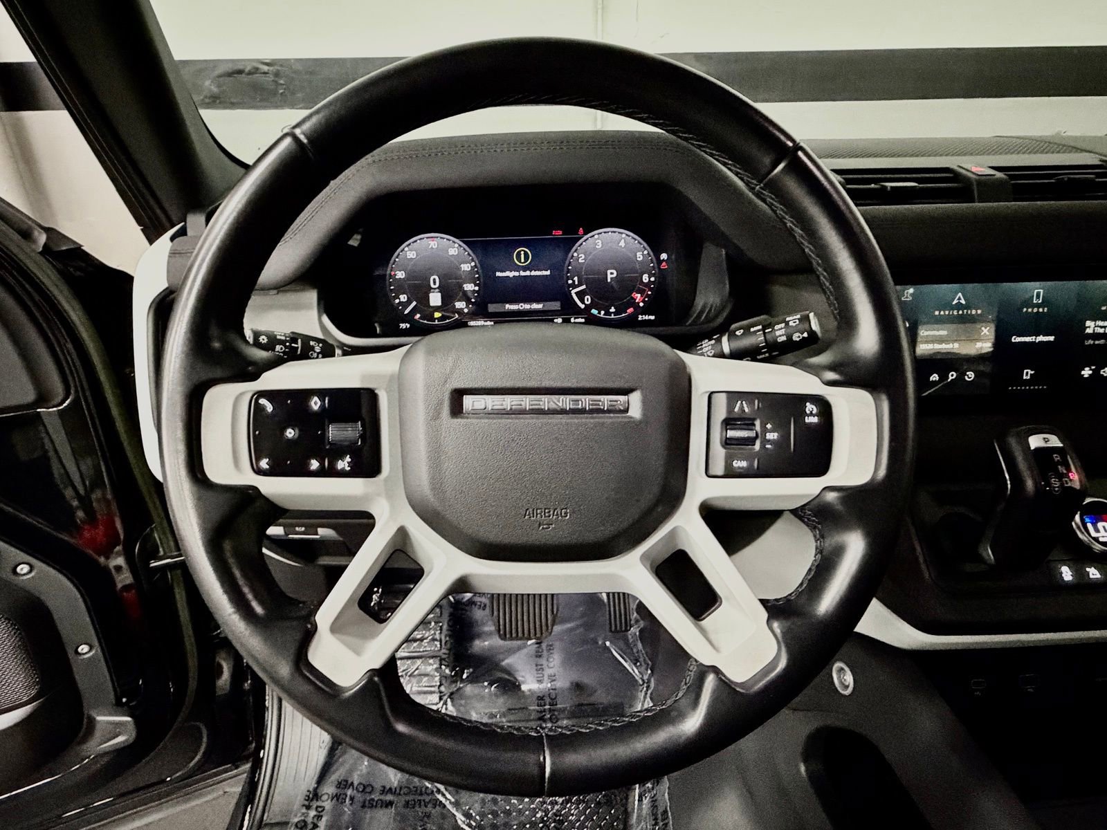 Used 2023 Land Rover Defender 110 SE image 26
