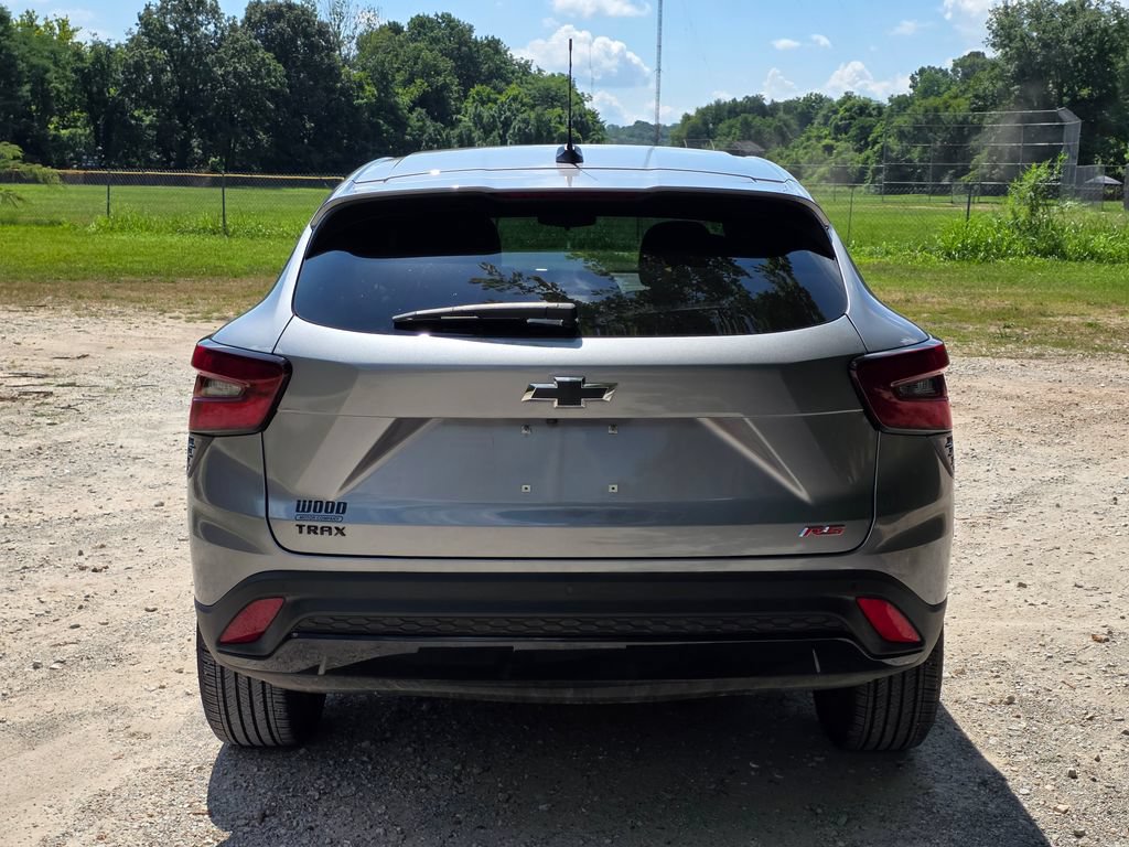 Used 2025 Chevrolet Trax RS w/ Sunroof Package FWD image 3