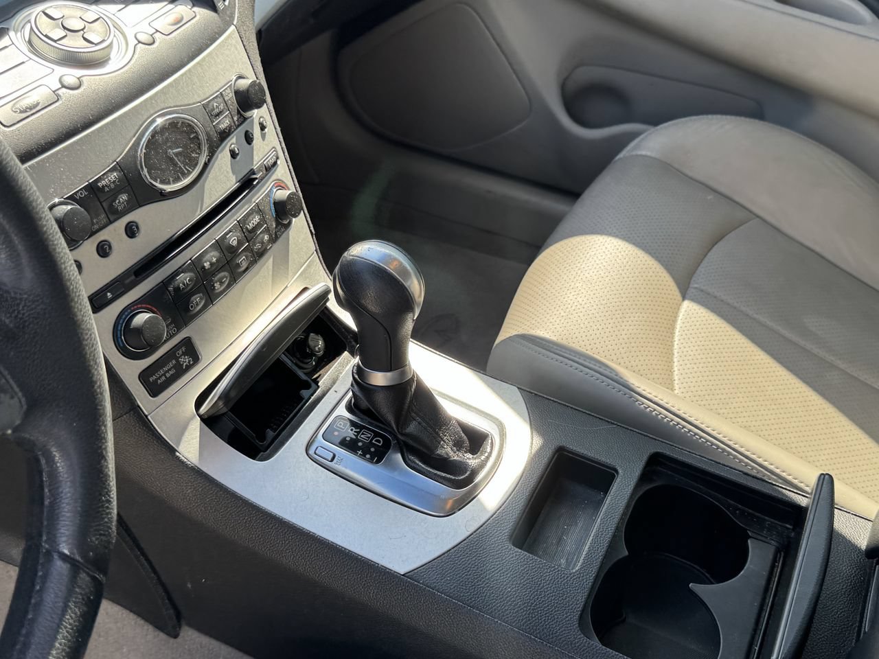 Used 2009 INFINITI G37 Journey RWD image 10