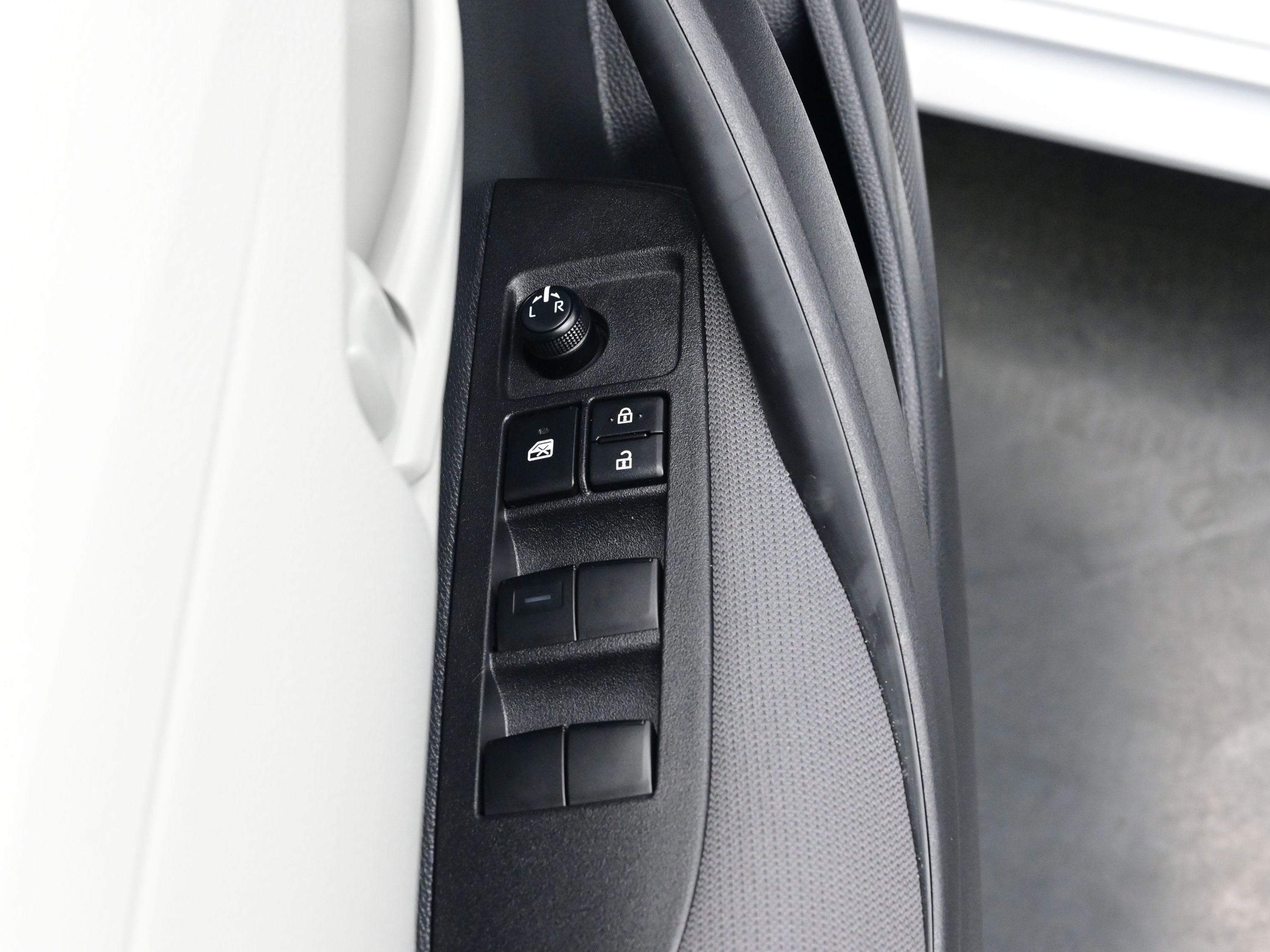 Used 2025 Toyota Corolla LE image 10