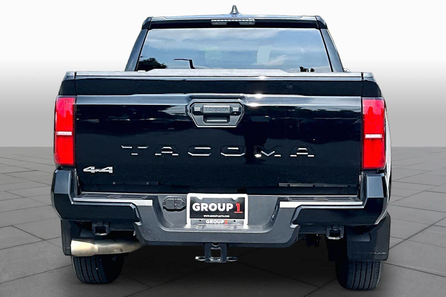 Used 2025 Toyota Tacoma SR5 AWD/4WD image 5