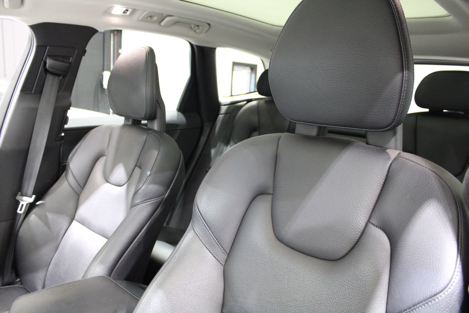 Used 2018 Volvo XC60 T6 Momentum w/ Convenience Package AWD/4WD image 20