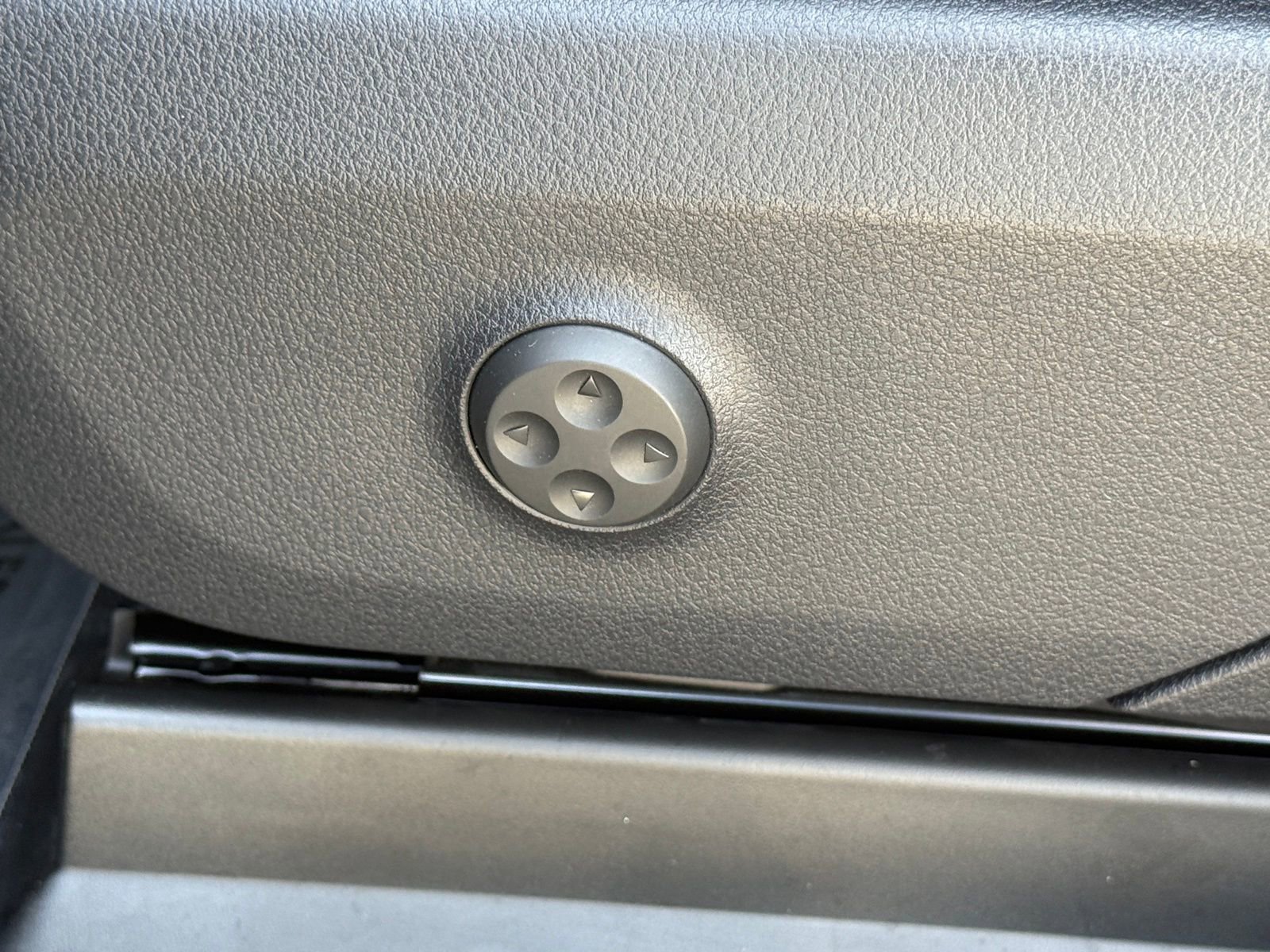 Used 2023 Mercedes-Benz EQS 580 4MATIC SUV image 28