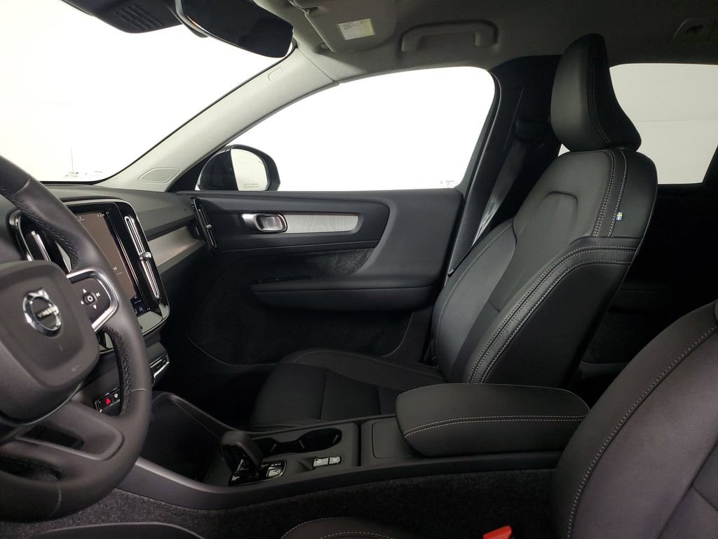 Certified 2026 Volvo XC40 B5 Core w/ Climate Package AWD/4WD image 24