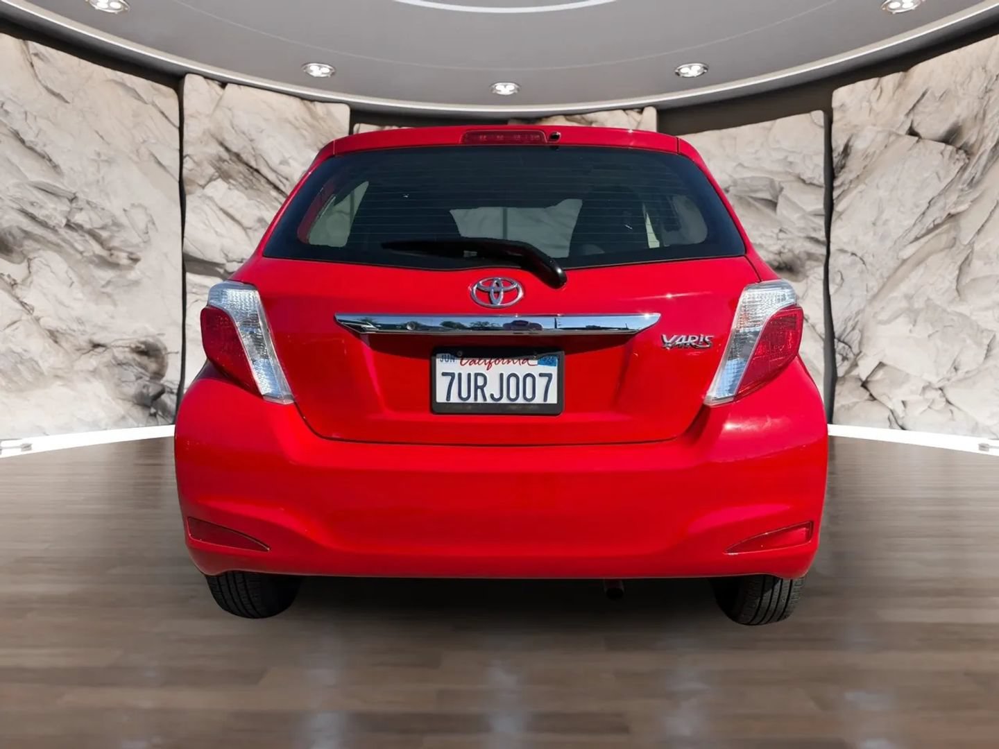 Used 2013 Toyota Yaris L FWD image 7