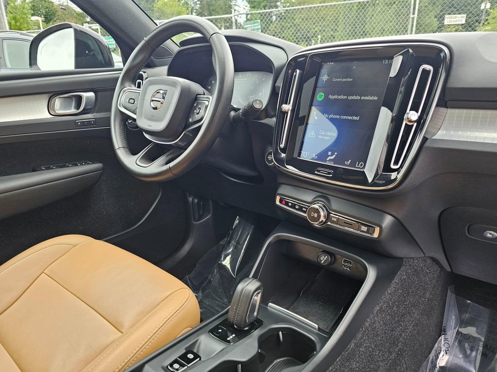 Used 2020 Volvo XC40 T5 Momentum AWD/4WD image 11