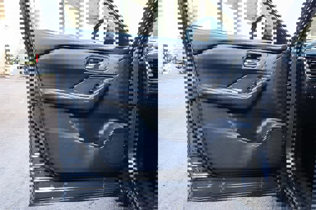 Used 2024 Nissan Rogue SV image 23