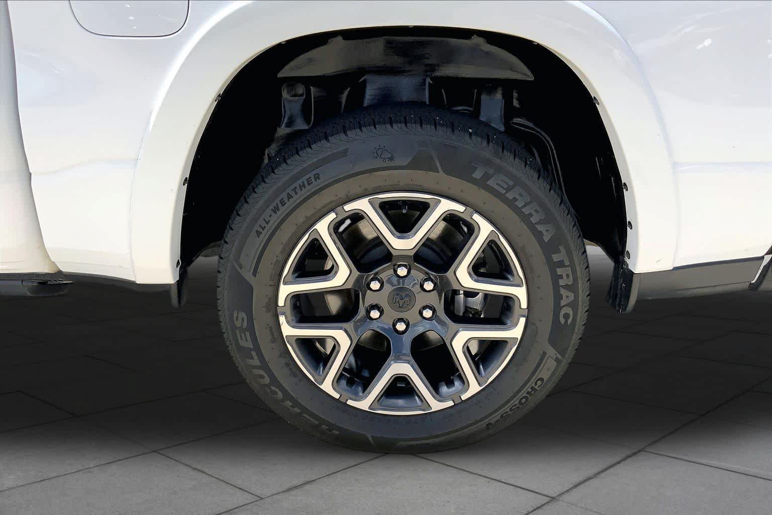 Used 2025 RAM 1500 Laramie w/ Laramie Southwest Edition AWD/4WD image 11