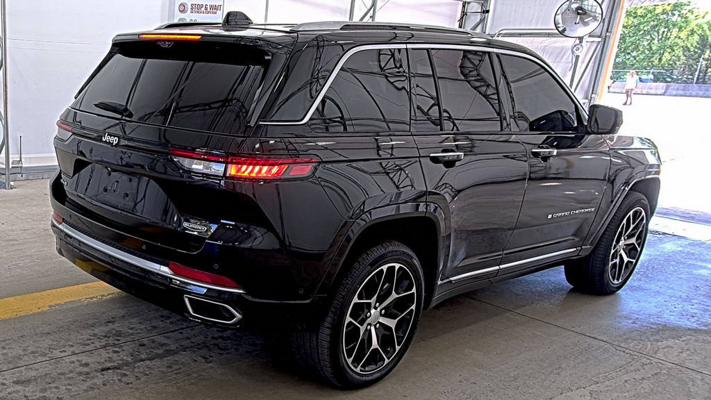 Used 2023 Jeep Grand Cherokee Summit AWD/4WD image 4