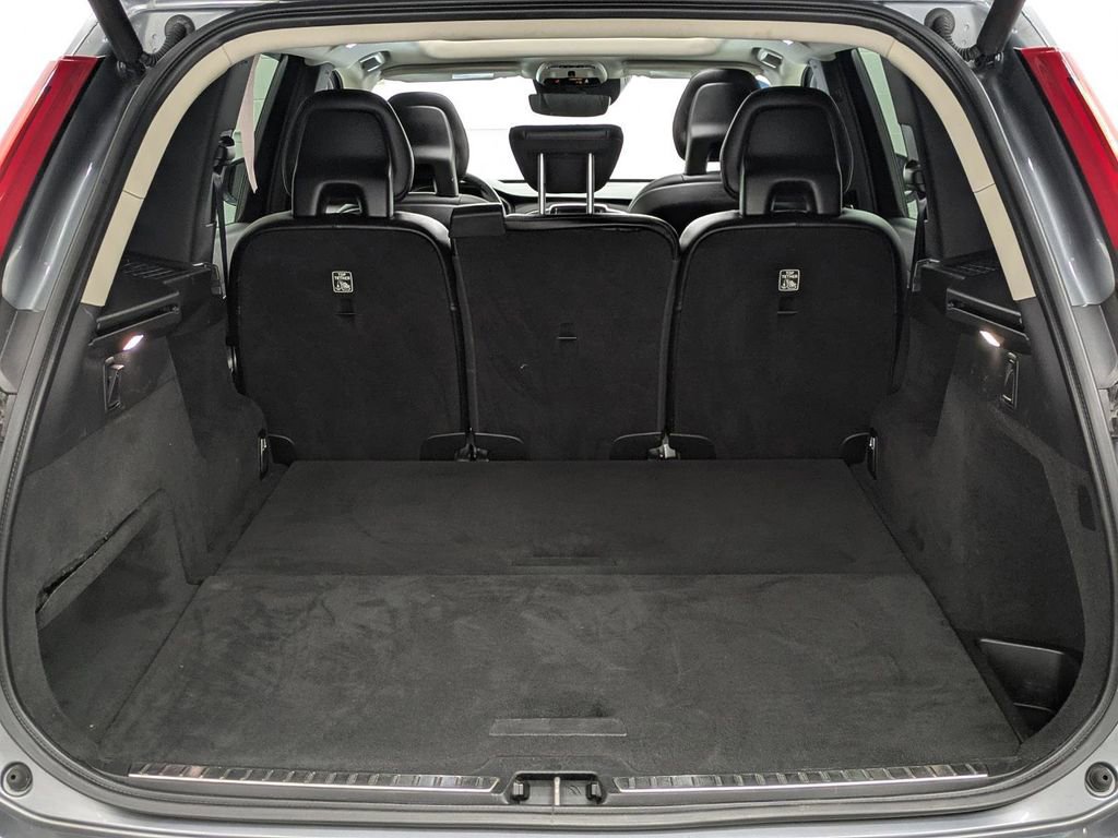 Used 2016 Volvo XC90 T5 Momentum image 10