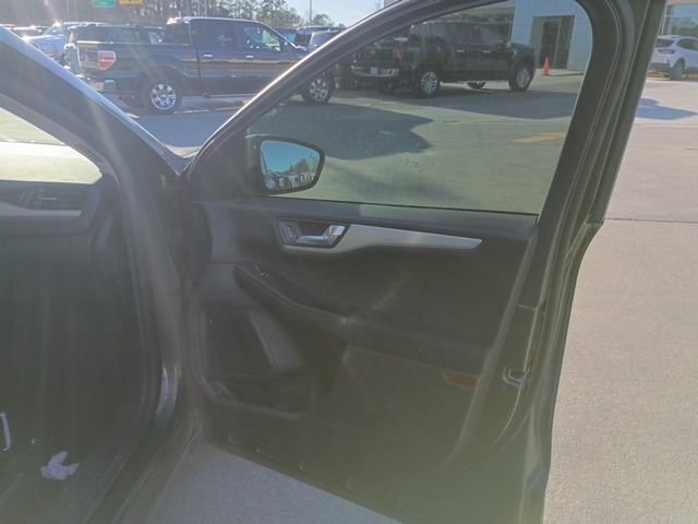 Used 2020 Ford Escape SE image 23