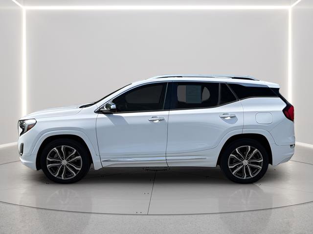 Used 2020 GMC Terrain Denali w/ Denali Premium Package FWD image 2
