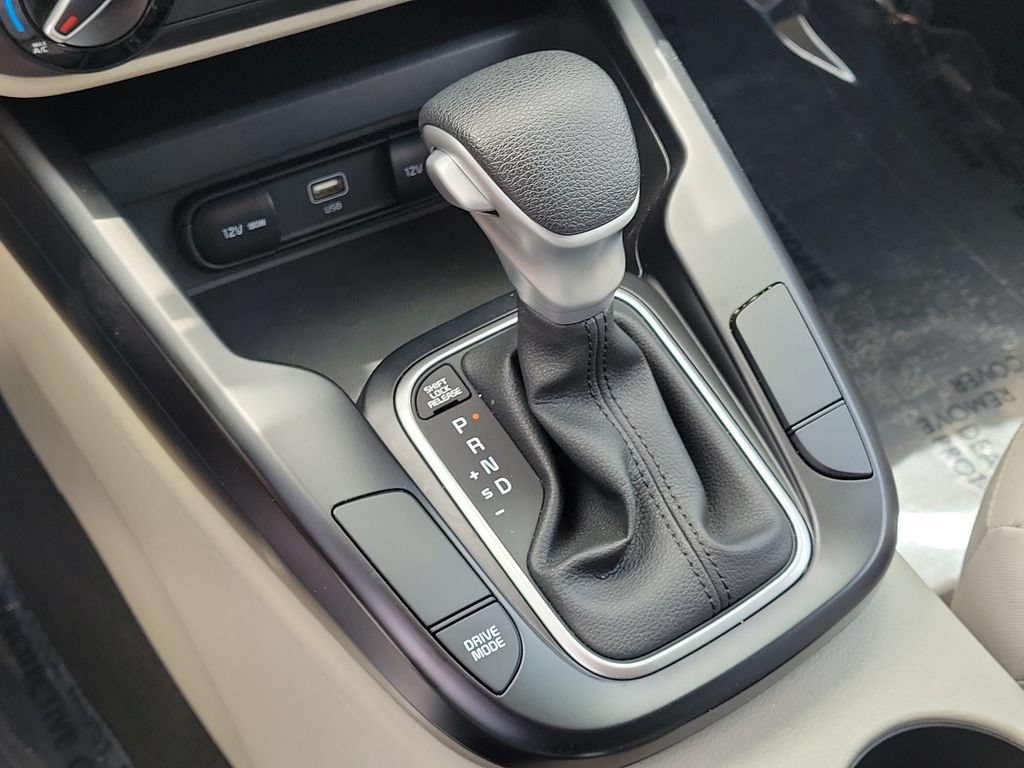 Used 2025 Kia Soul LX w/ LX Technology Package FWD image 25