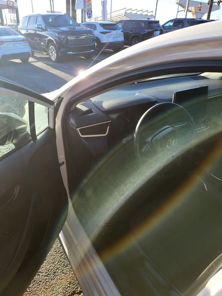 Used 2025 Toyota Corolla LE image 3