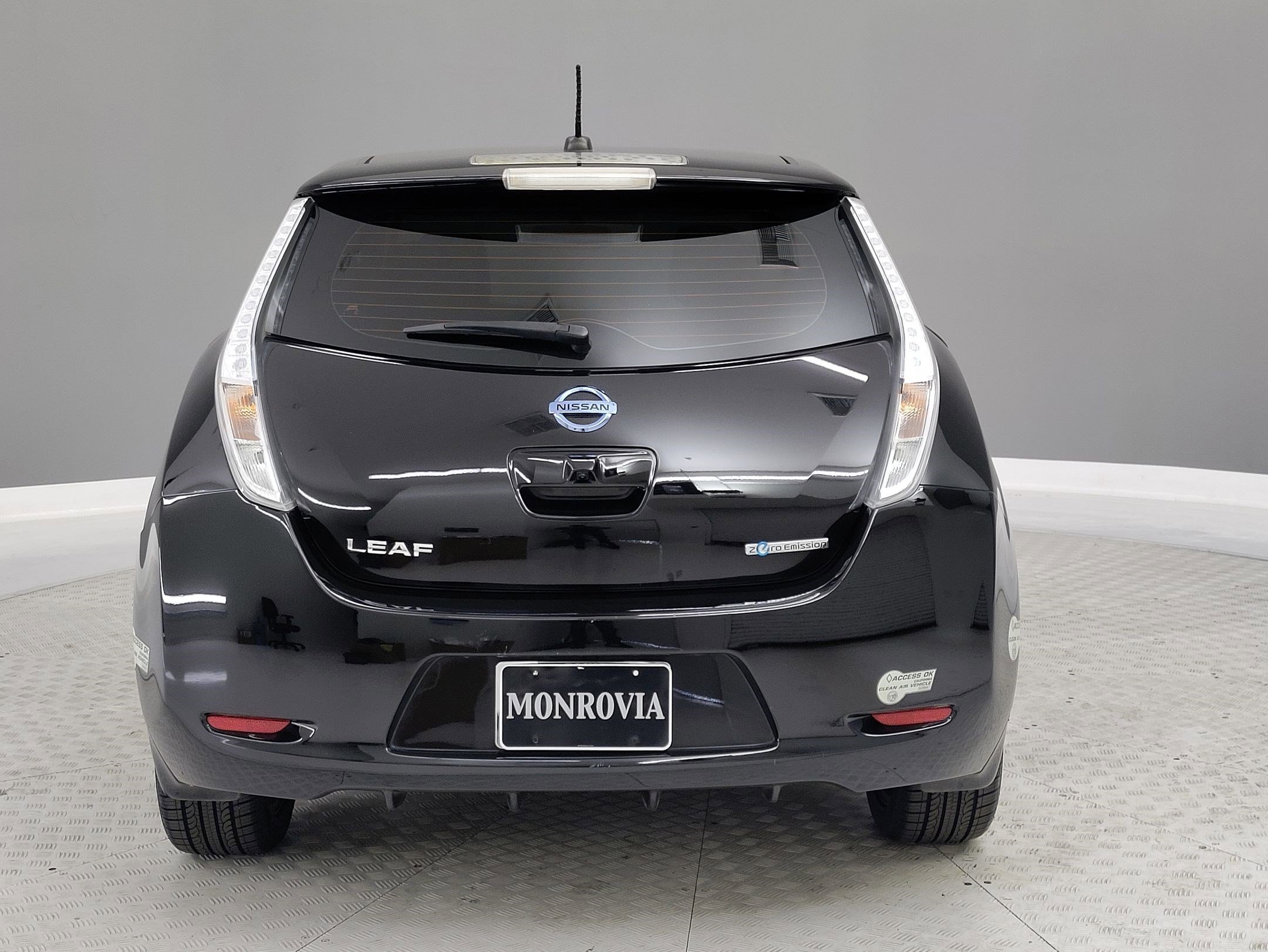 Used 2015 Nissan Leaf SL w/ Premium Package image 8