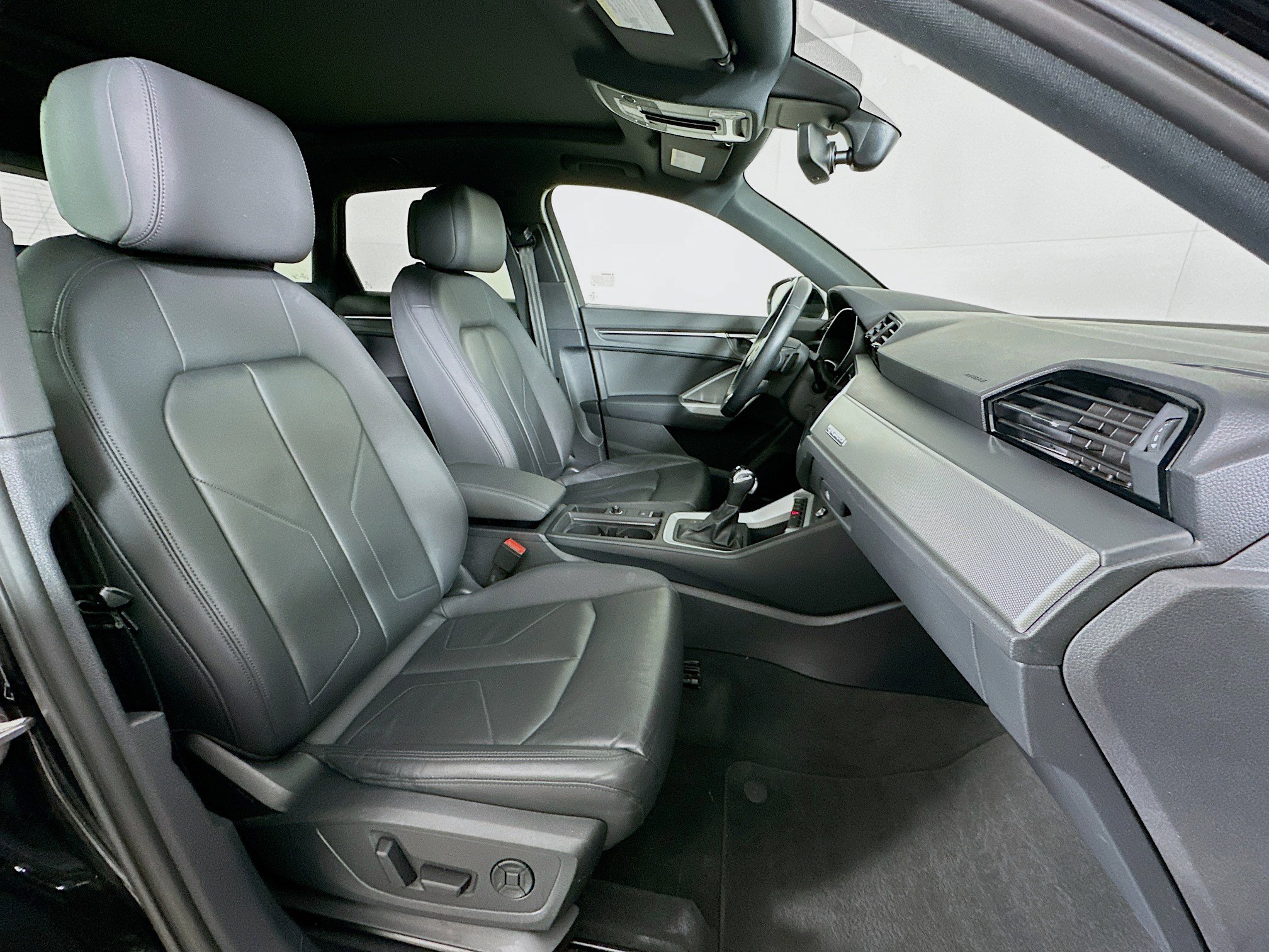 Used 2023 Audi Q3 2.0T Premium image 32