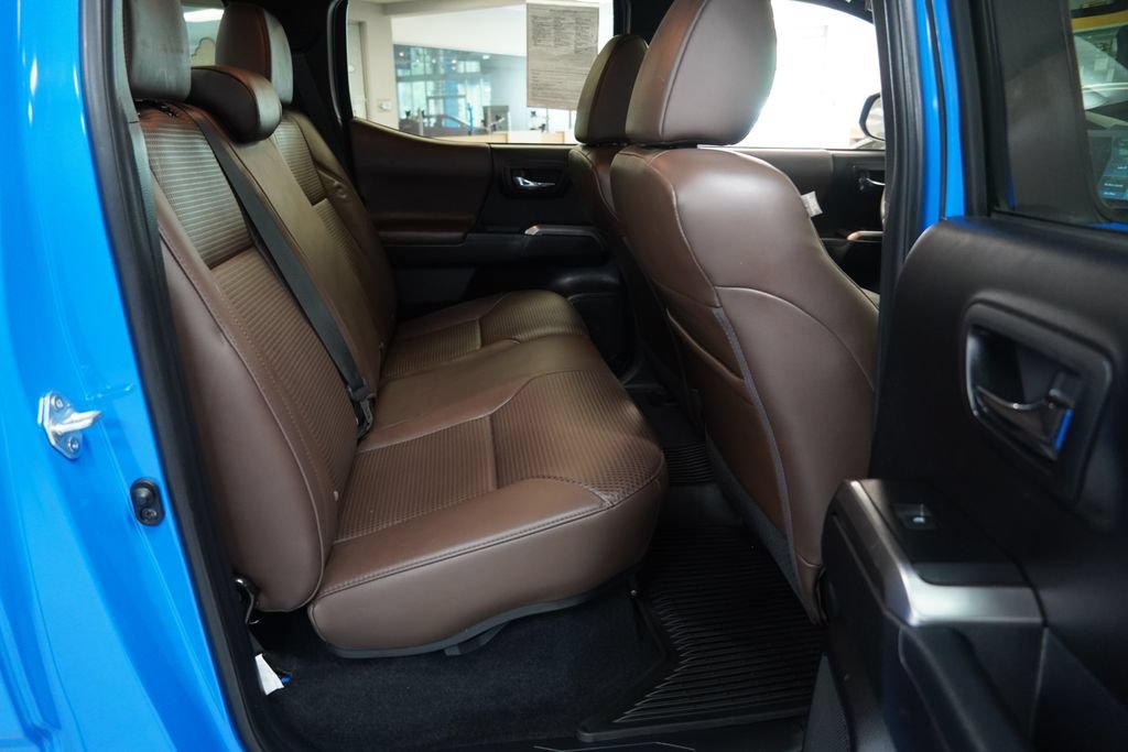 Used 2021 Toyota Tacoma Limited AWD/4WD image 31