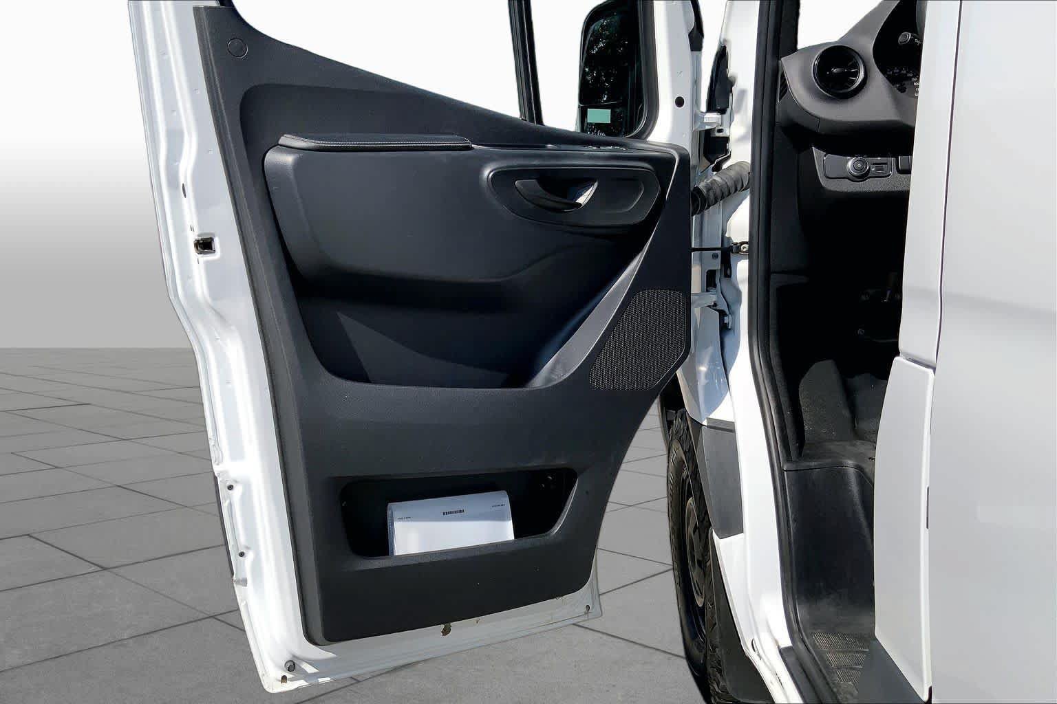 Used 2022 Mercedes-Benz Sprinter 2500 image 23