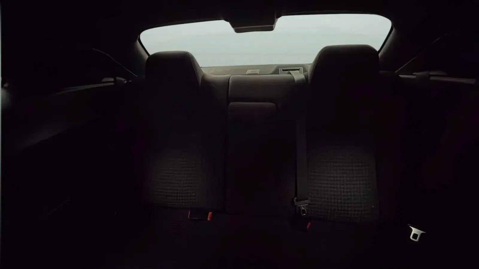 Used 2015 Dodge Challenger SXT RWD image 18