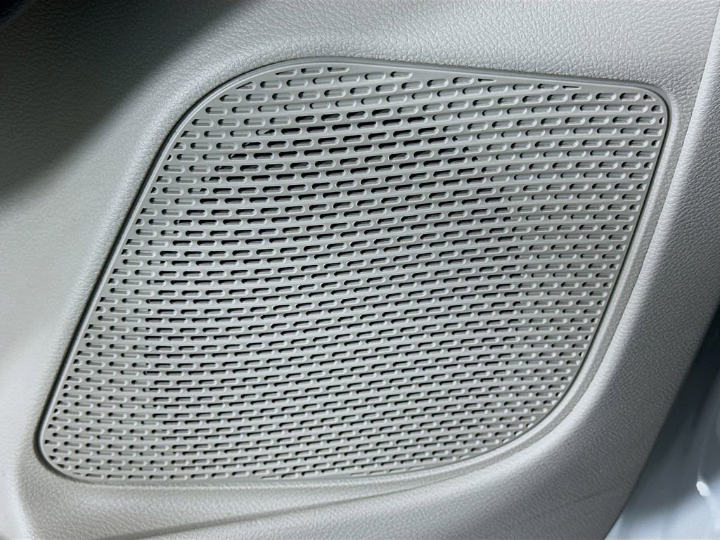 Used 2023 Chrysler Pacifica Touring-L image 18