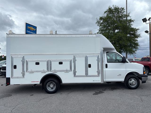 New 2026 Chevrolet Express 4500 w/ Power Convenience Package RWD image 10