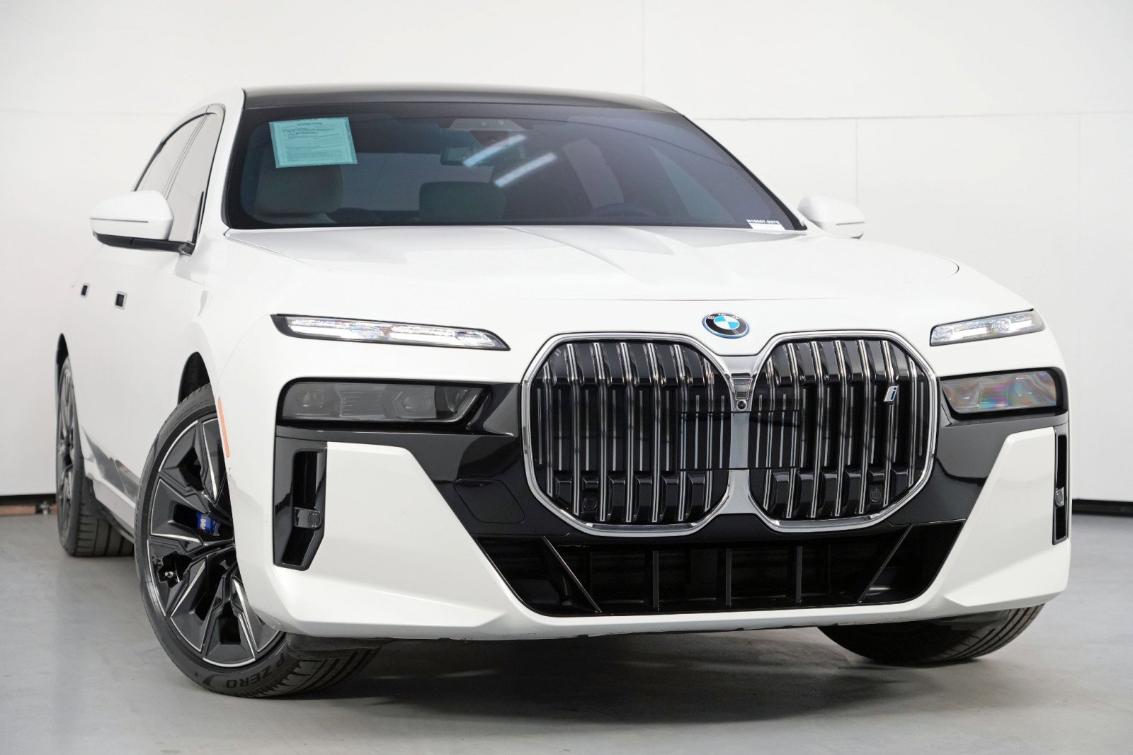 Used 2023 BMW i7 xDrive60 w/ Executive Package 2 image 4