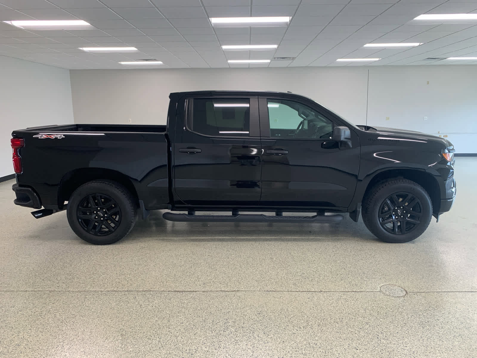 Used 2023 Chevrolet Silverado 1500 Custom w/ Rally Edition AWD/4WD image 5