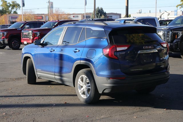 Used 2022 GMC Terrain SLE w/ Driver Convenience Package image 4